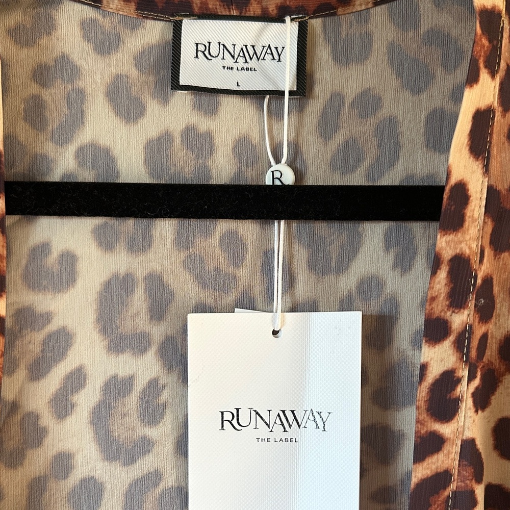 Runway the Label kimono robe with floral cheetah details - Picture 3 of 8